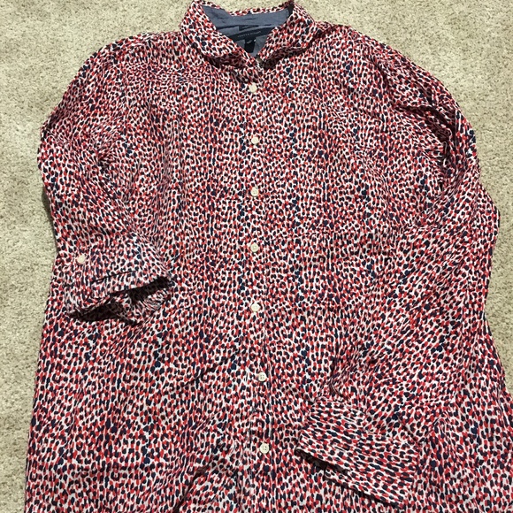 NWT Tommy Hilfiger Button Down Shirt - Picture 2 of 3